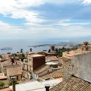 https://sunset-holiday-home-taormina.taorminaitalyhotels.com